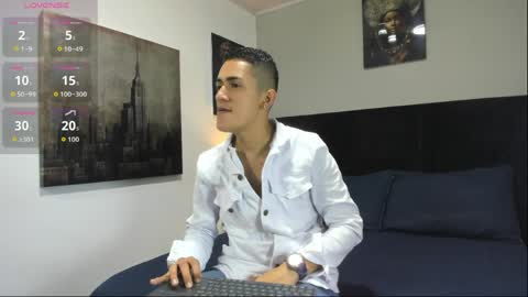 adam_walker_1 online show from April 1, 2:36 pm