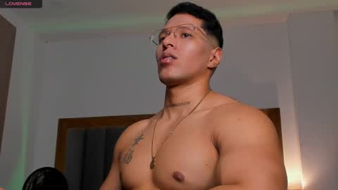 adambrocs1 online show from February 27, 5:24 am