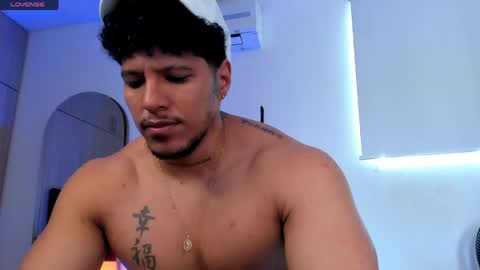 adambrocs1 online show from April 15, 3:01 pm