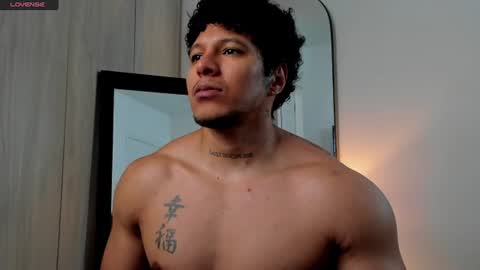 adambrocs1 online show from July 18, 7:41 pm