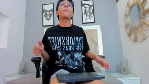 Adams Bobby online show from April 7, 11:21 am