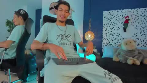 adonis_wb online show from November 19, 2:11 am