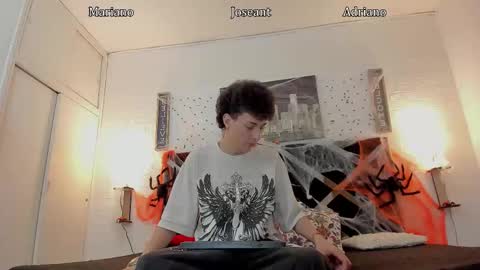Snapshot of adriano_bigcock chatting on October 27, 4:48 am Adrian online show from October 27, 4:48 am