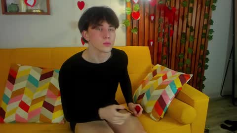 adrianoaubert online show from February 16, 7:37 am