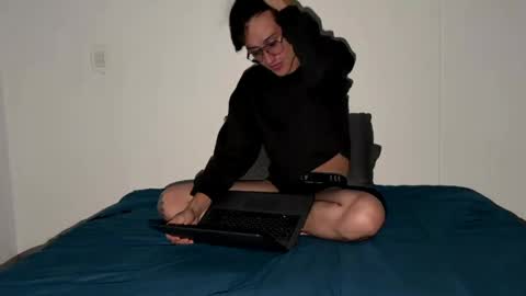 adrianrossetti online show from April 24, 7:22 am