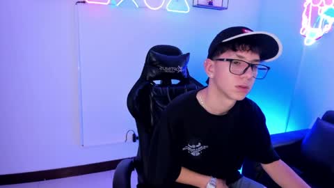 adrien_silex online show from April 16, 3:12 pm