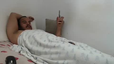 afroboy334698 online show from October 19, 9:29 pm