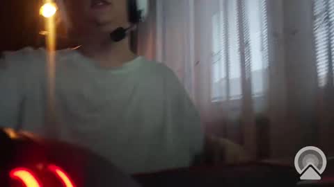 Snapshot of agnesmax chatting on December 10, 6:01 am Agn online show from December 10, 6:01 am