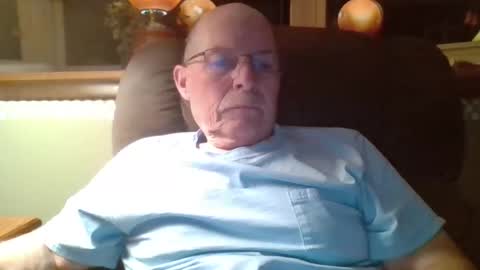 aguynrkfrd online show from October 26, 9:44 am