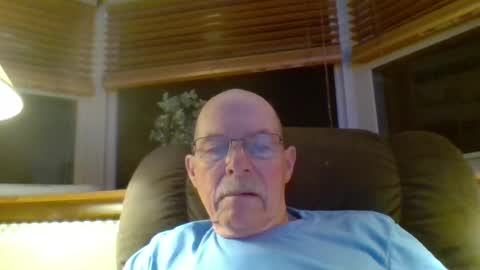 aguynrkfrd online show from July 22, 9:34 am