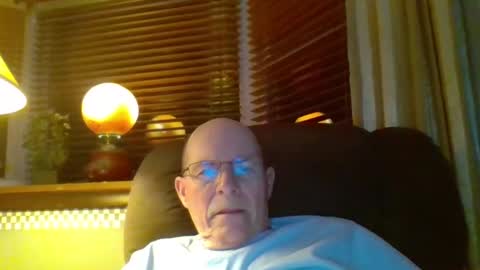 aguynrkfrd online show from February 25, 10:26 am