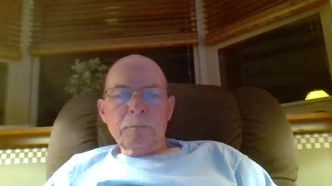 aguynrkfrd online show from July 18, 9:36 am