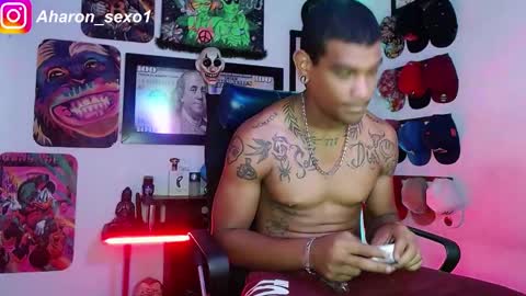 Snapshot of aharon_sexo1 chatting on December 6, 11:14 pm Aharon  Zamora online show from December 6, 11:14 pm