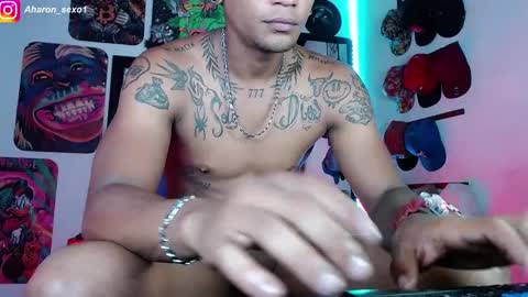 Snapshot of aharon_sexo1 chatting on December 20, 12:41 am Aharon  Zamora online show from December 20, 12:41 am