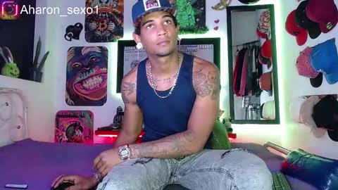 Snapshot of aharon_sexo1 chatting on March 5, 10:44 pm Aharon  Zamora online show from March 5, 10:44 pm