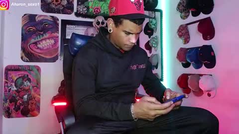 Snapshot of aharon_sexo1 chatting on December 18, 6:53 am Aharon  Zamora online show from December 18, 6:53 am