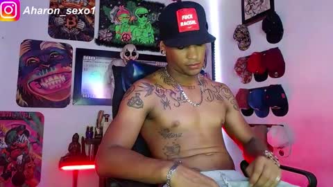 Snapshot of aharon_sexo1 chatting on December 6, 12:45 am Aharon  Zamora online show from December 6, 12:45 am