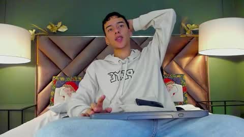 aiden_royce online show from December 4, 5:14 am