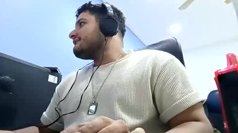 Snapshot of aj_cooper90_ chatting on February 20, 3:34 am Esteban online show from February 20, 3:34 am