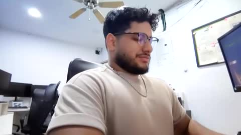 Snapshot of aj_cooper90_ chatting on November 1, 5:33 am Esteban online show from November 1, 5:33 am