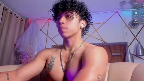 akazaboy online show from April 29, 6:18 am