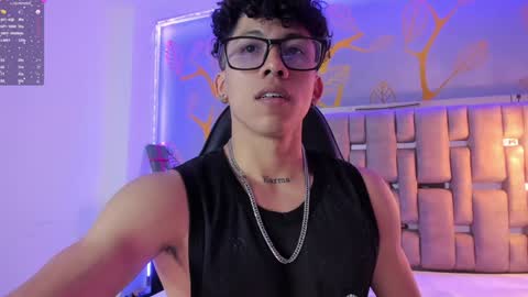 Snapshot of akazaboy chatting on December 7, 4:42 am akazaboy online show from December 7, 4:42 am