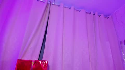 akazaboy online show from December 18, 5:03 am