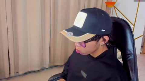 akazaboy online show from May 6, 5:52 am