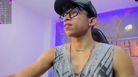 Snapshot of akazaboy chatting on December 4, 4:10 am akazaboy online show from December 4, 4:10 am