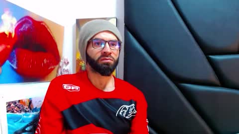 akiles online show from April 2, 10:50 pm