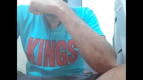 Snapshot of akram_40 chatting on October 12, 6:46 pm Brown arab man online show from October 12, 6:46 pm