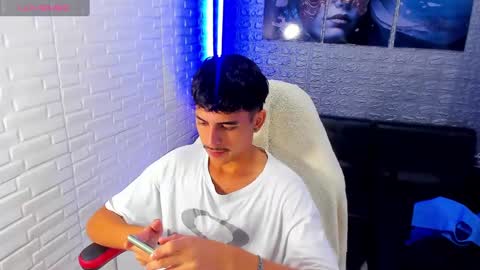 alan_del_reyx2 online show from January 19, 7:47 pm