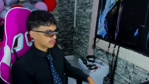 alan_del_reyx2 online show from February 15, 8:33 am