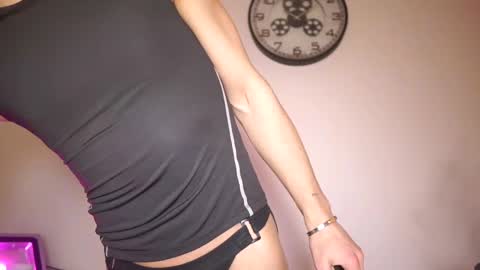 idenavarre online show from December 30, 8:58 pm