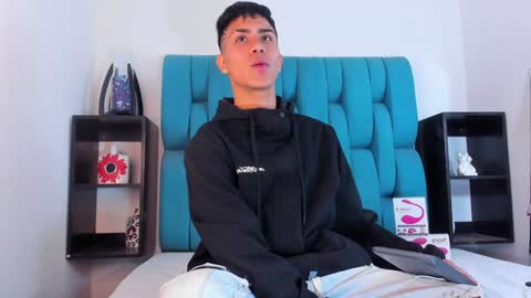 Snapshot of alannaughty_ chatting on January 17, 9:43 pm alannaughty_ online show from January 17, 9:43 pm