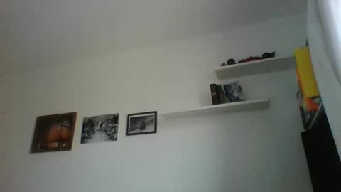 Snapshot of albertodivenire chatting on February 1, 3:28 pm albertodivenire online show from February 1, 3:28 pm