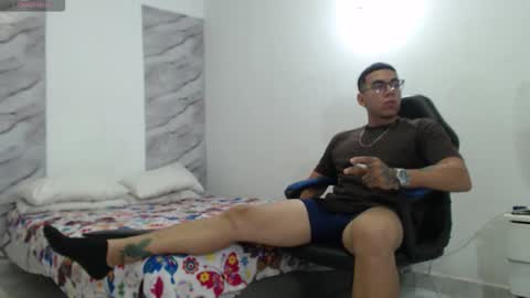 alejandrocock online show from February 8, 11:09 pm