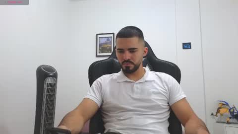 alejandroo_7 online show from June 15, 9:07 pm