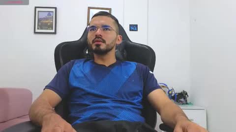 alejandroo_7 online show from December 15, 4:59 pm