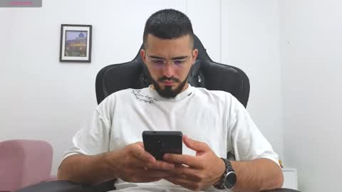 alejandroo_7 online show from February 13, 8:47 pm