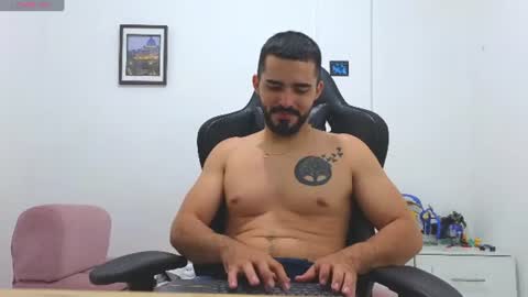 alejandroo_7 online show from June 11, 2:53 am