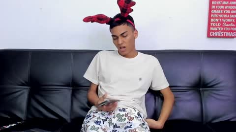 Snapshot of alejo_peverell chatting on December 9, 6:41 pm alejo peverell online show from December 9, 6:41 pm