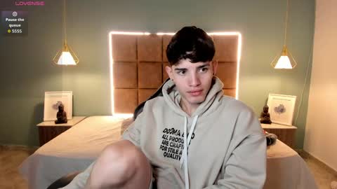 ALejoo Saenz online show from April 16, 11:40 pm