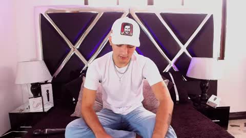 Snapshot of alekruizx chatting on October 27, 5:15 pm Alek online show from October 27, 5:15 pm