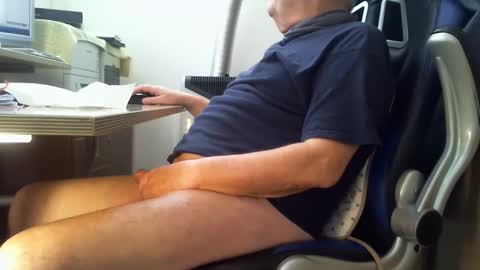 Snapshot of alex47100 chatting on March 5, 8:54 am alex47100 online show from March 5, 8:54 am