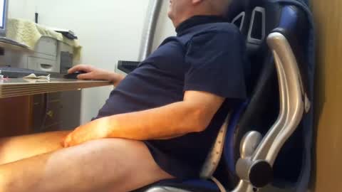 Snapshot of alex47100 chatting on February 24, 11:21 am alex47100 online show from February 24, 11:21 am