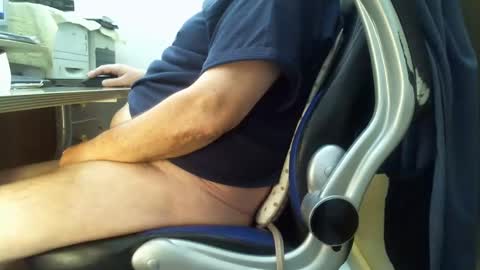 Snapshot of alex47100 chatting on February 5, 9:15 am alex47100 online show from February 5, 9:15 am