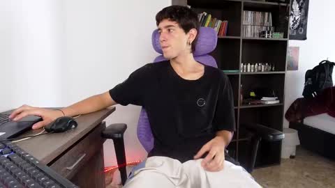 alex_connorr online show from September 27, 4:05 pm