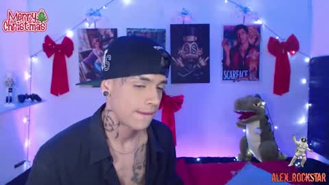 Snapshot of alex_rockstar chatting on December 5, 8:23 pm    online show from December 5, 8:23 pm