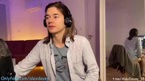 Snapshot of alexdavey chatting on March 6, 8:16 pm           online show from March 6, 8:16 pm